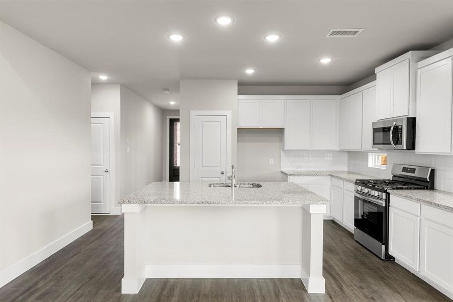 06. 1848 Jasmin - Kitchen