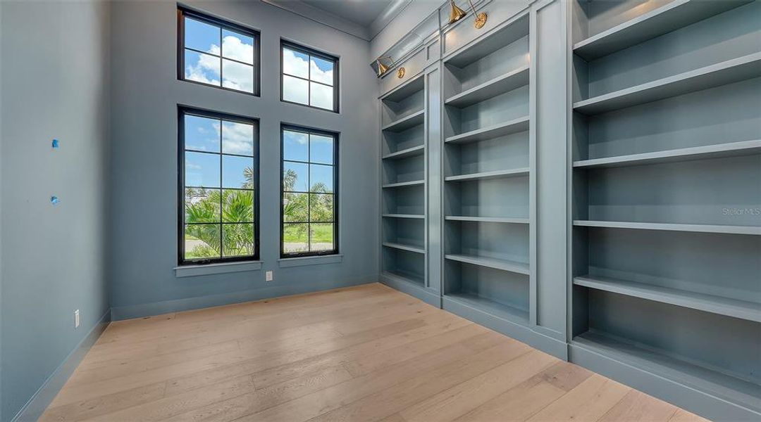 Spacious, unfurnished interior of a new home in , Longboat Key (Image 56).