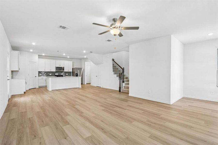 Spacious, unfurnished interior of a new home in Oak Ridge Park, Corinth (Image 29).