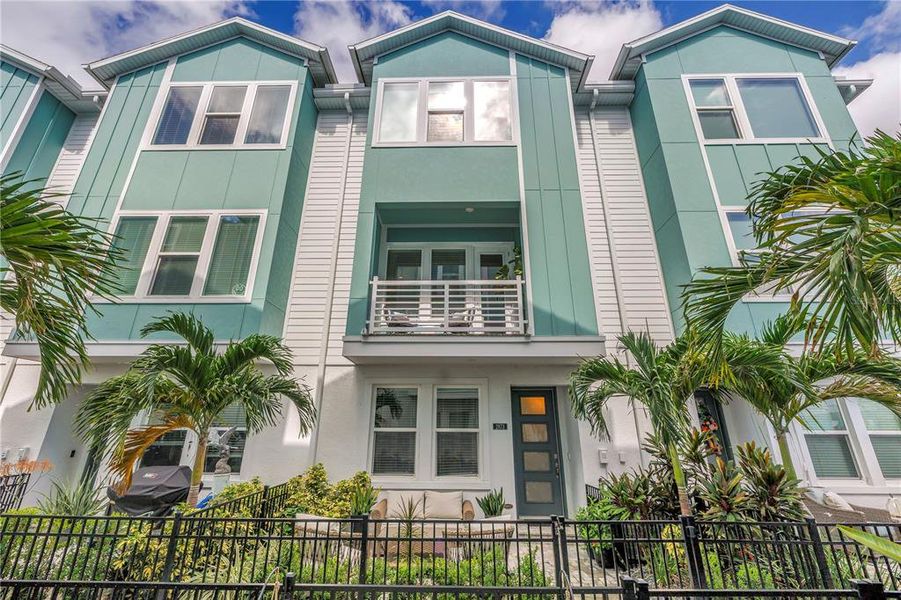 Front exterior of a new home in , St. Petersburg, FL, highlighting curb appeal (Image 22).