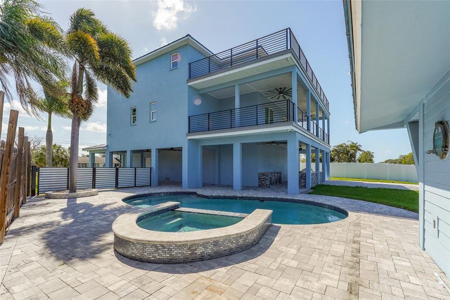 Exterior details and patio area of a home in , Tampa (Image 40).