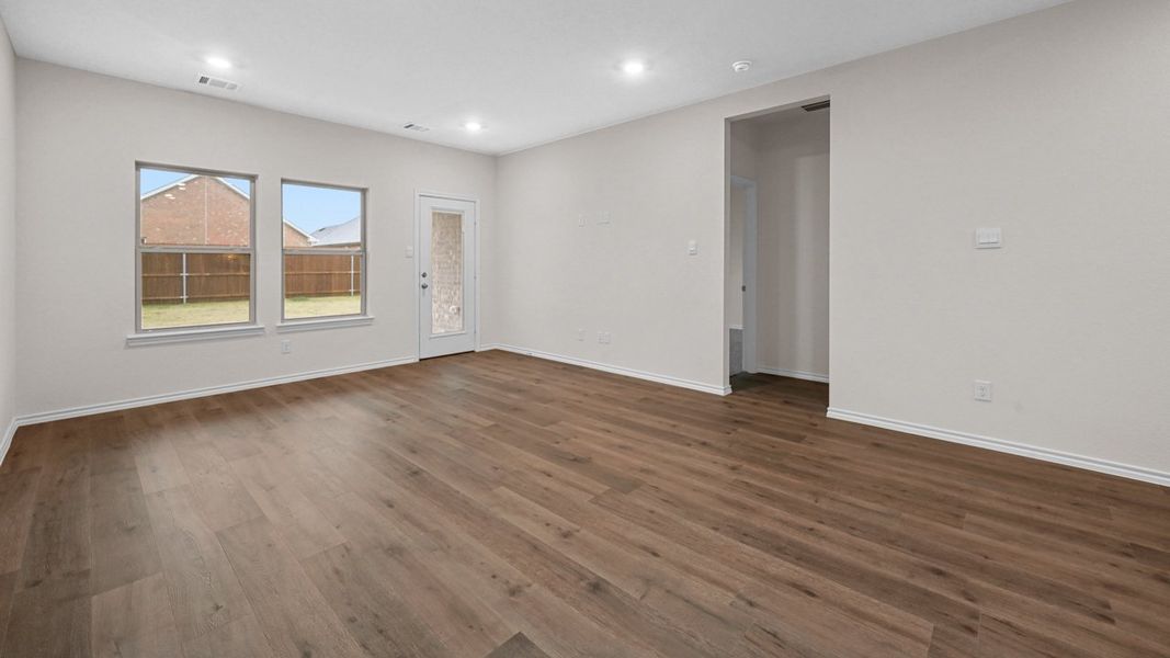 Spacious, unfurnished interior of a new home in Elevon, Lavon (Image 7).