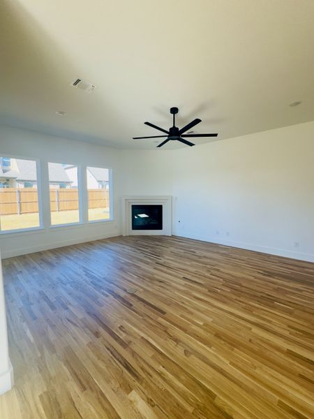 Spacious, unfurnished interior of a new home in Lakes of River Trails, Fort Worth (Image 4). Spacious, unfurnished interior of a new home in Lakes of River Trails, Fort Worth (Image 4).