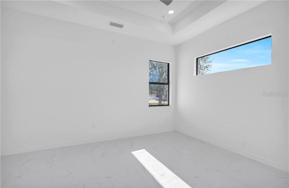Spacious, unfurnished interior of a new home in , Cape Coral (Image 18).