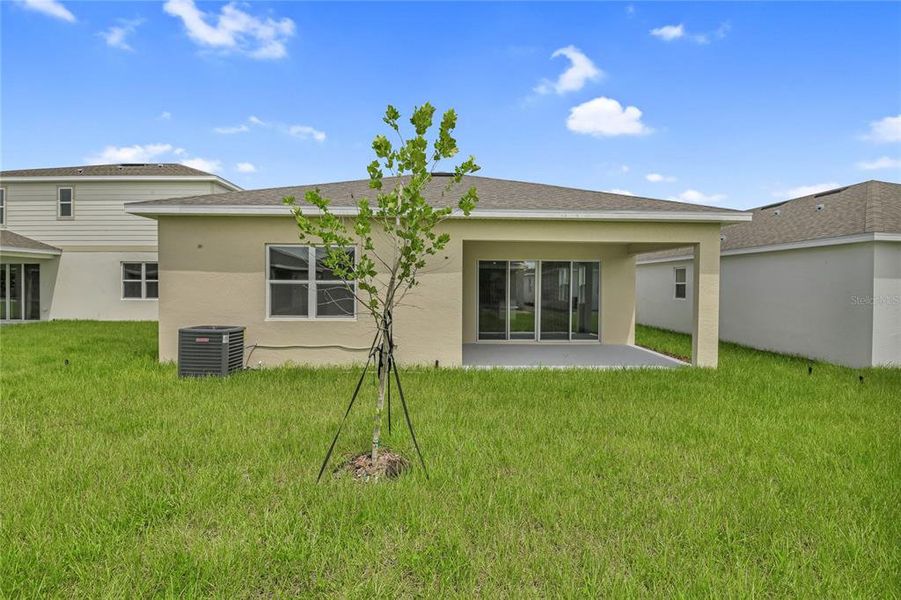 Exterior details and patio area of a home in , Winter Haven (Image 2).