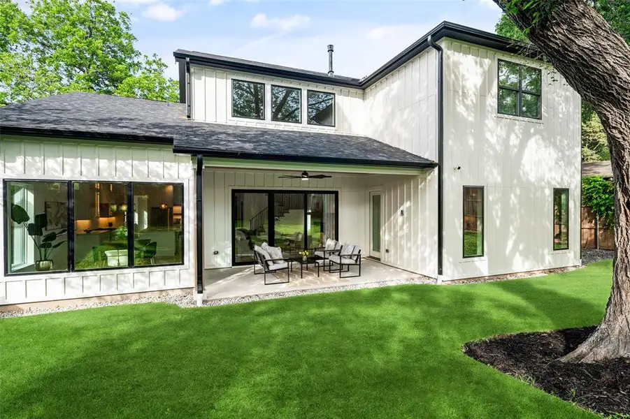 Exterior details and patio area of a home in , Dallas (Image 4).