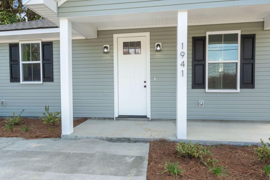 Exterior details and patio area of a home in , North Charleston (Image 3).