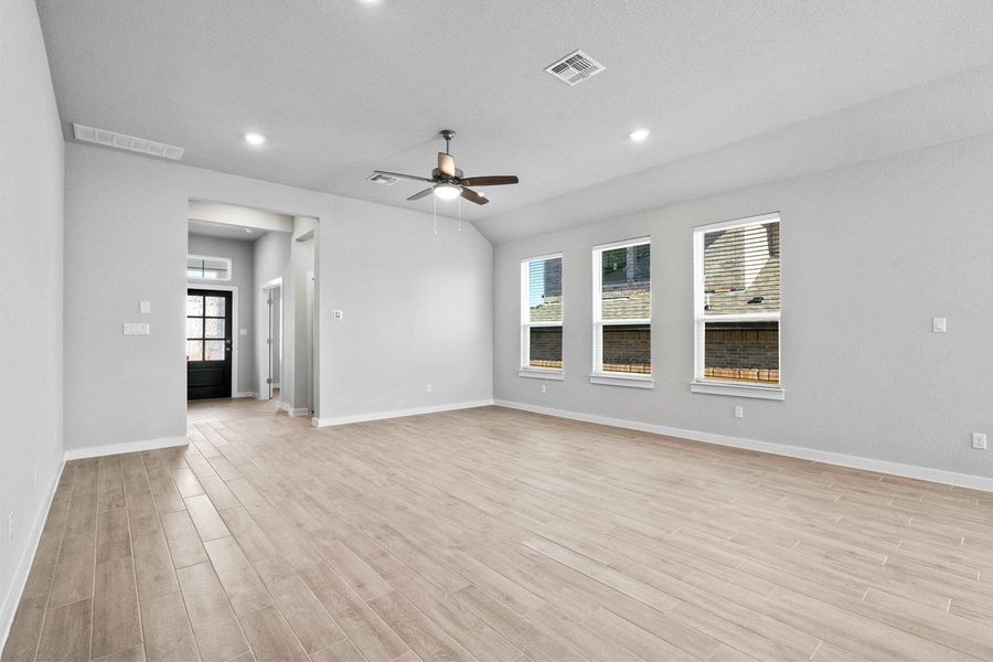 Spacious, unfurnished interior of a new home in Briarwood, Elgin (Image 14).