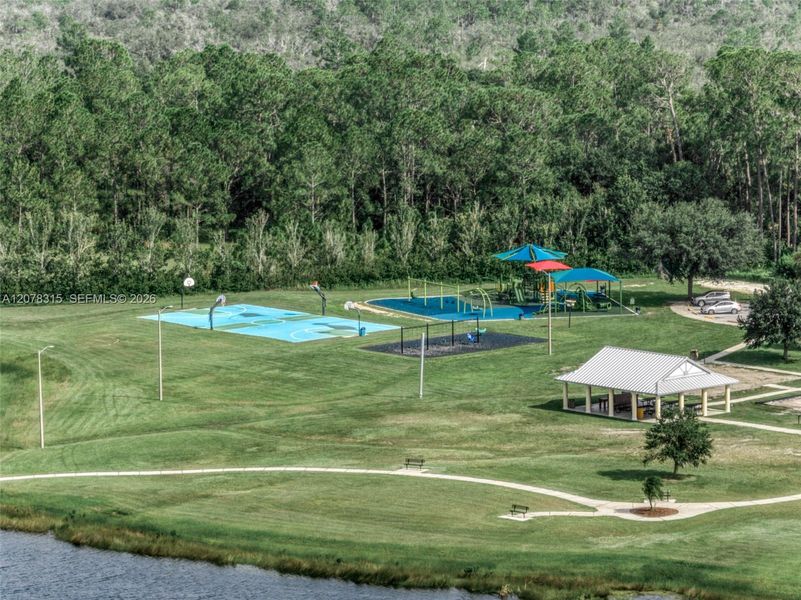Community amenities in , Sebring (Image 66).