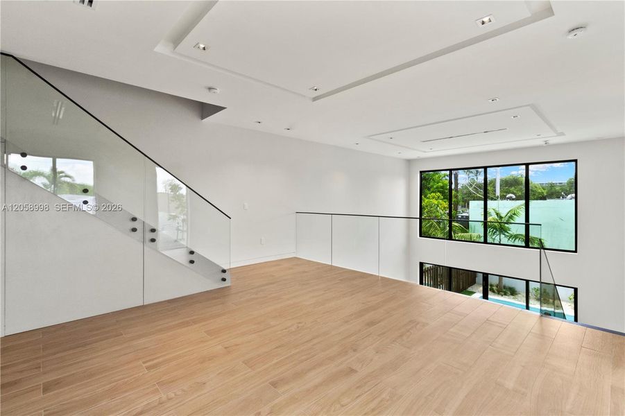 Spacious, unfurnished interior of a new home in , Miami (Image 23).