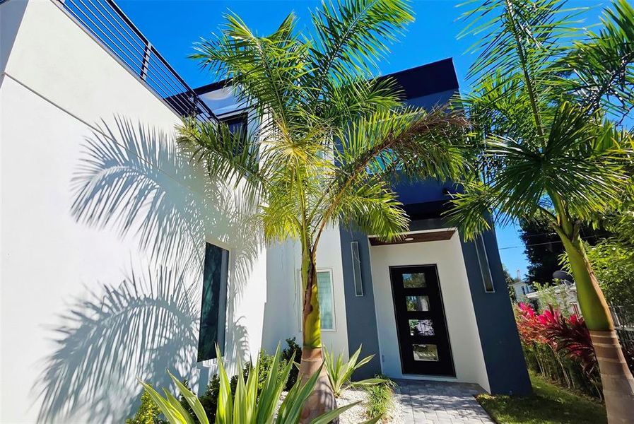 Exterior details and patio area of a home in , Sarasota (Image 31).