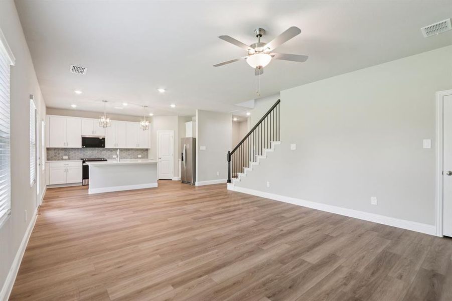 Spacious, unfurnished interior of a new home in Westmoor, Sherman (Image 30).