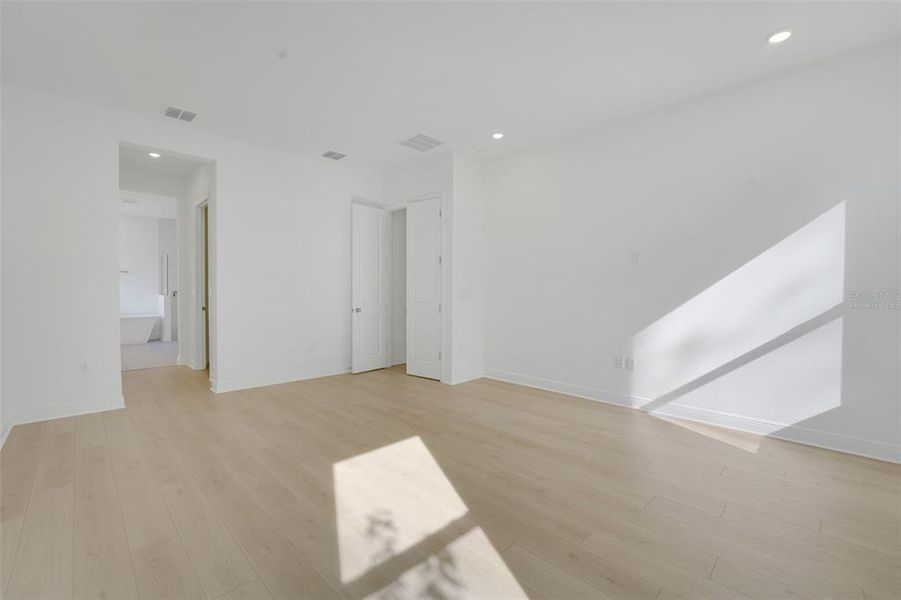 Spacious, unfurnished interior of a new home in Palms at Windermere, Windermere (Image 27).