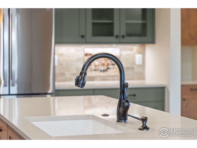 You can even get creative with the tile backsplash!