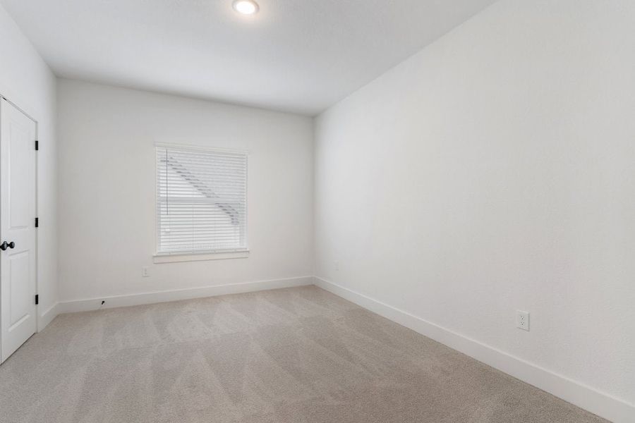 Spacious, unfurnished interior of a new home in Sauls Ranch, Round Rock (Image 22).