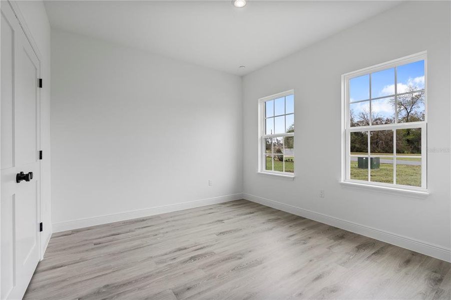 Spacious, unfurnished interior of a new home in , Ocala (Image 14).