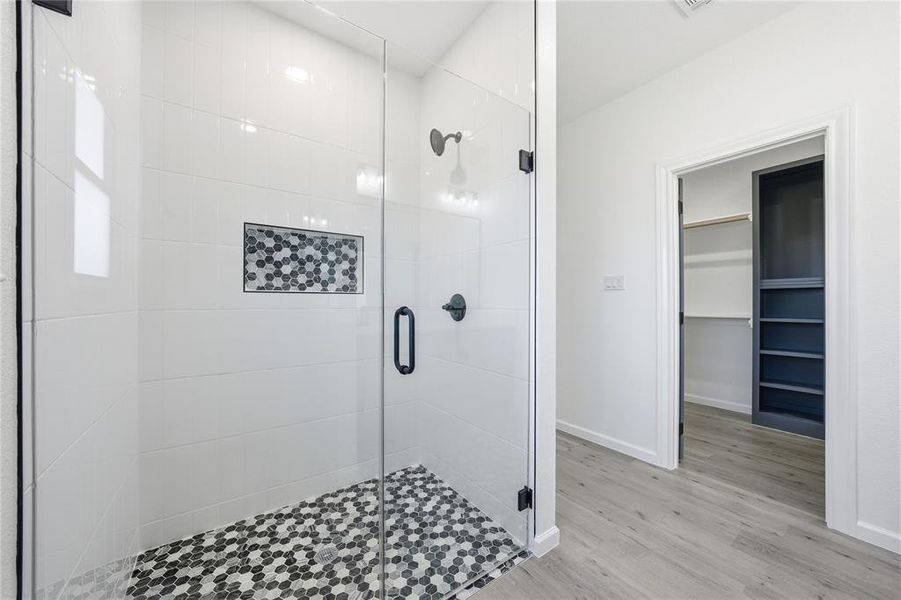 Spacious, unfurnished interior of a new home in , Bremond (Image 9).