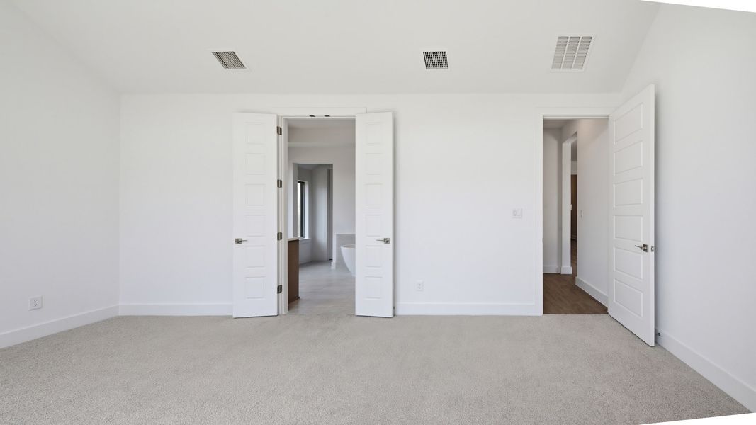 Spacious, unfurnished interior of a new home in Hillstead, Lavon (Image 21).