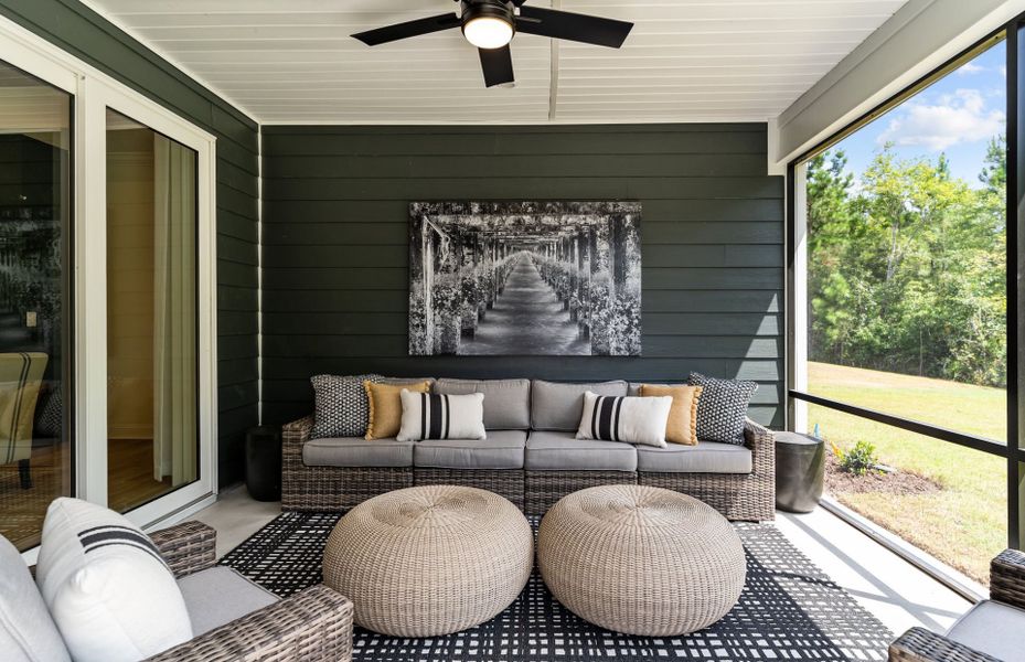 Spacious screened in patio to catch those Carolina Sunsets