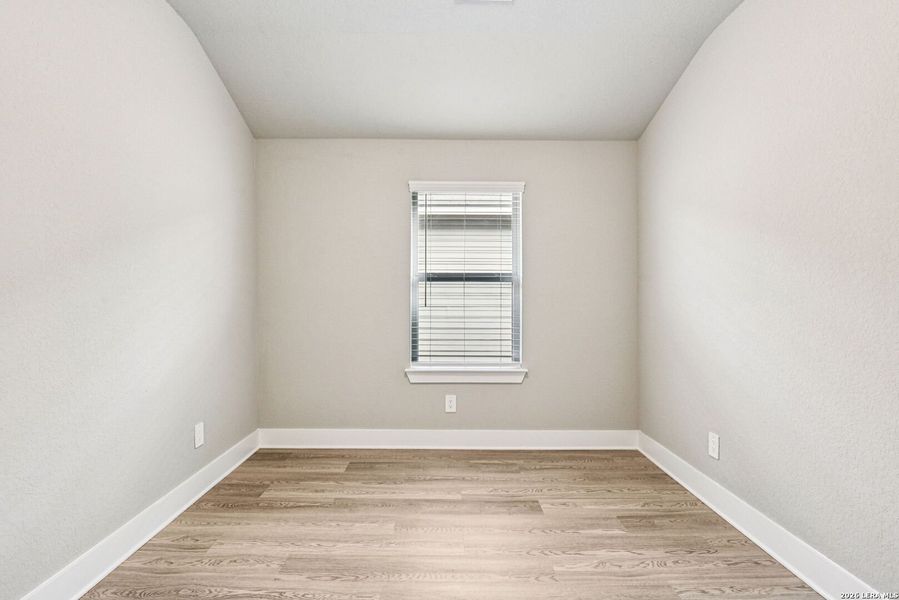 Spacious, unfurnished interior of a new home in Lark Canyon, New Braunfels (Image 20).