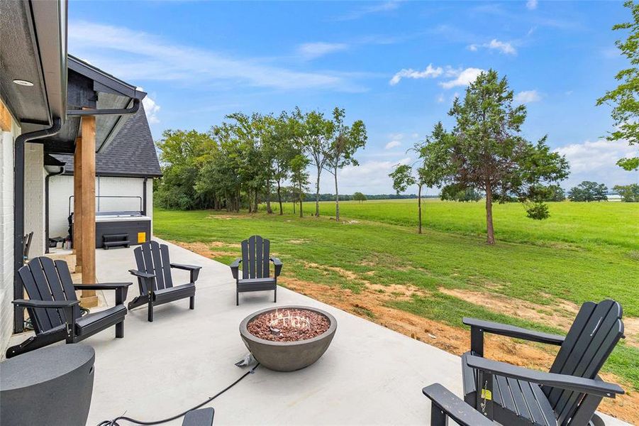 So much room to play and watch the most amazing sunsets from the comfort of your home! or....Go jump in the lake!!!