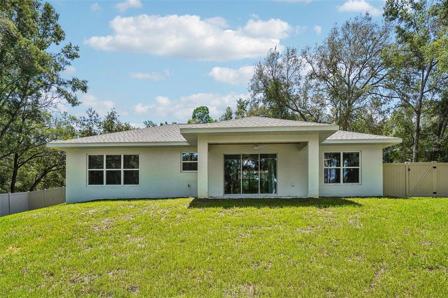 Exterior details and patio area of a home in , Citrus Springs (Image 4).