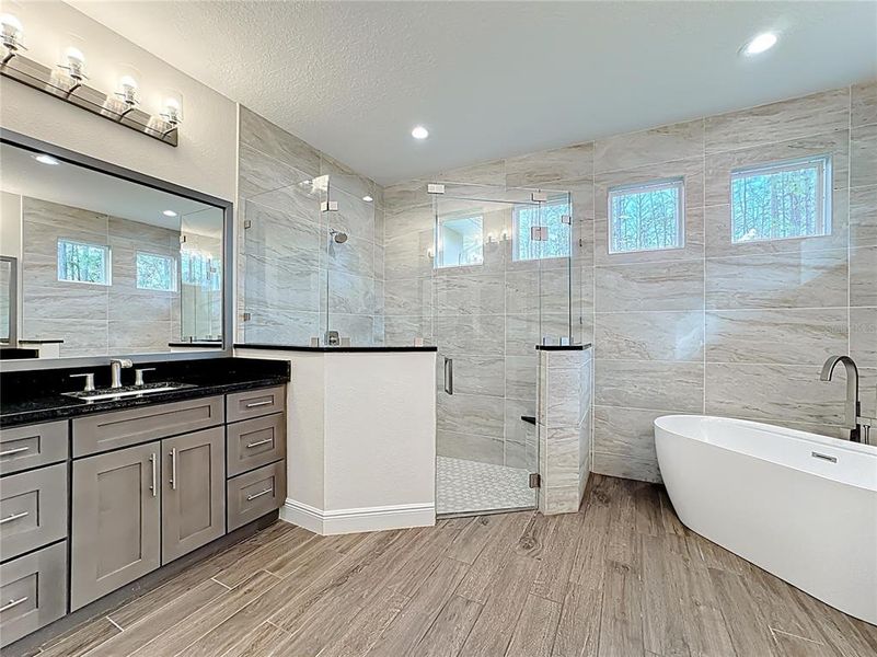 Furnished interior view inside a new home in , Orlando (Image 43).