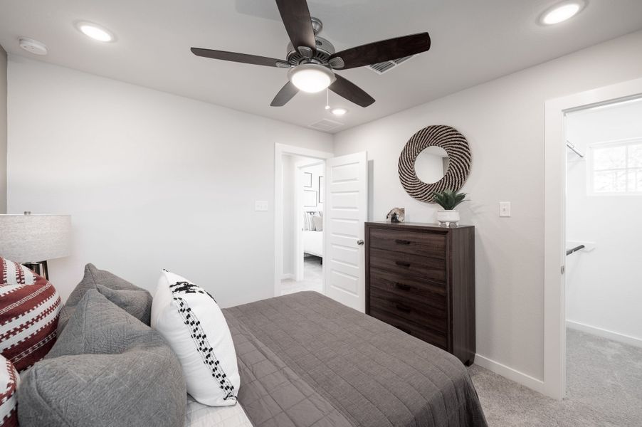 Representative furnished interior of a home built from the Yellowstar by Tri Pointe Homes in Mason Woods, Cypress (Image 30).