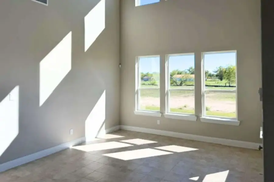 Spacious, unfurnished interior of a new home in Ridge Park Estates, Royse City (Image 7).