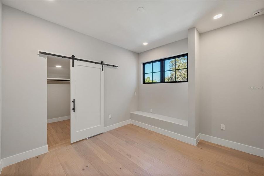 Spacious, unfurnished interior of a new home in , Winter Park (Image 24).