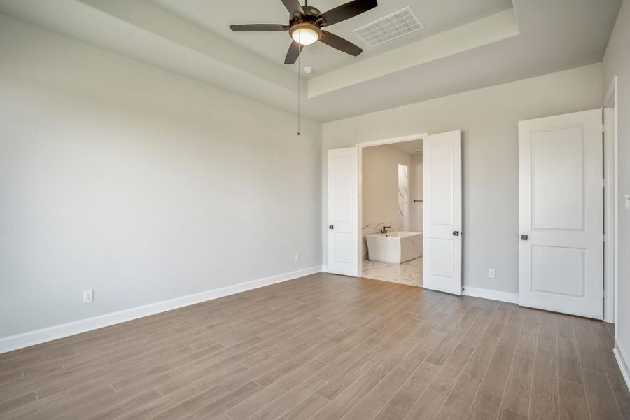 Spacious, unfurnished interior of a new home in Jordan Ranch 70' Lots, Fulshear (Image 20).