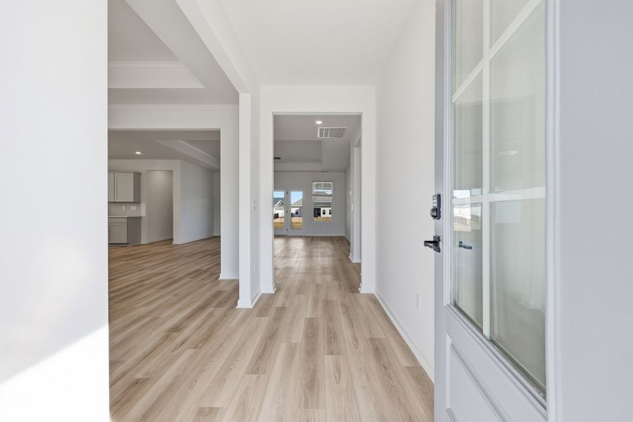 Representative unfurnished interior of a home built from the Grayson II by Great Southern Homes in Edgefield, Loris (Image 18).