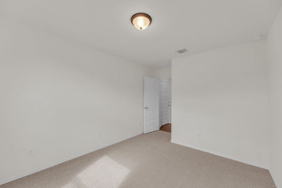Spacious, unfurnished interior of a new home in Hidden Trails, Belton (Image 35).