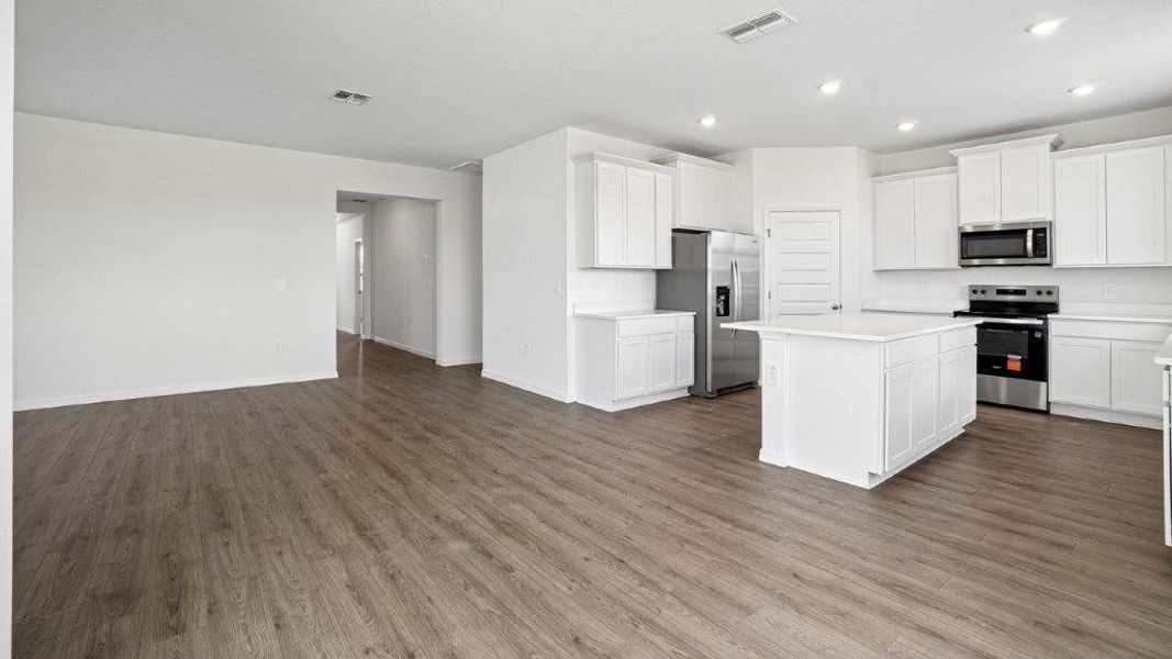 Representative unfurnished interior of a home built from the THE McKENNA by D.R. Horton in Summerlin at Hawthorne Ranch, Lakeland (Image 27).