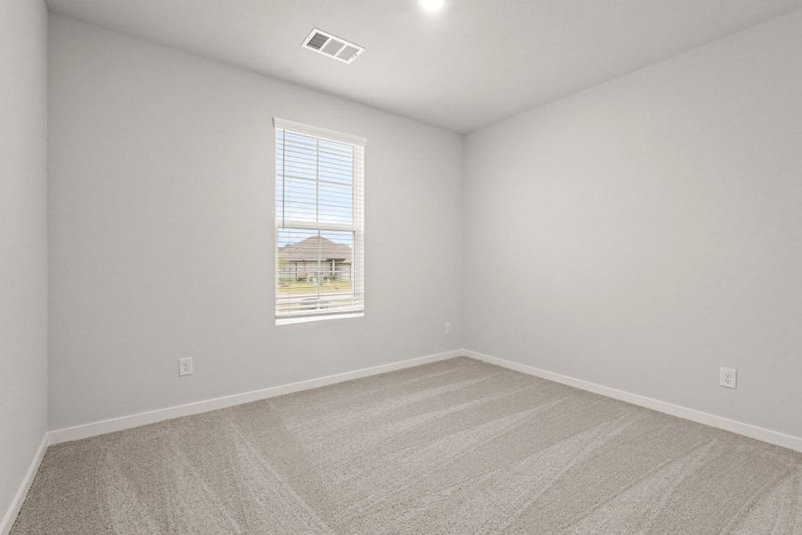 Spacious, unfurnished interior of a new home in Lakes at Crockett Martin, Conroe (Image 15).