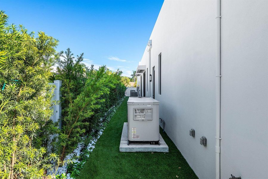 047-680HastingsStreet-BocaRaton-FL-33487