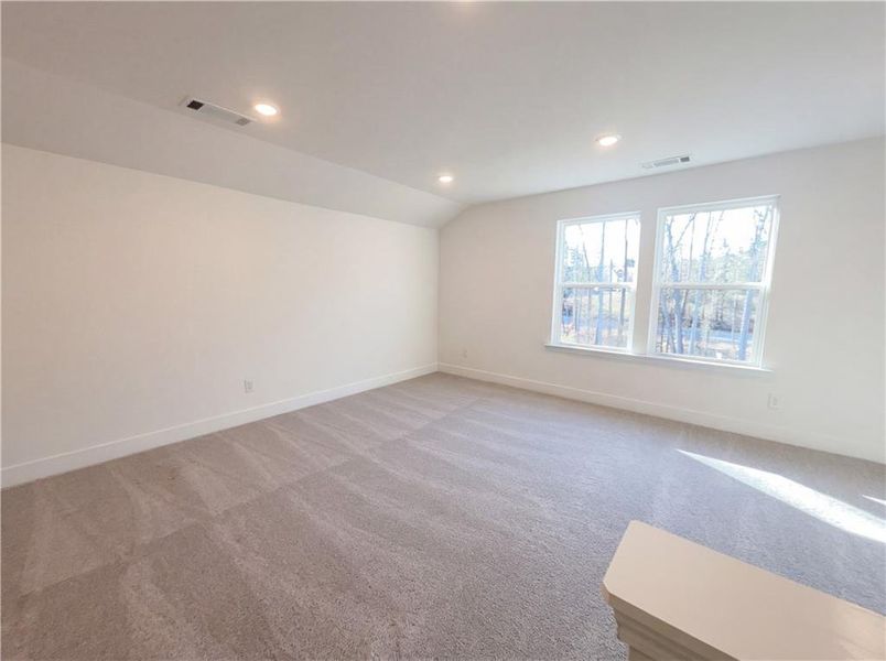 Spacious, unfurnished interior of a new home in , Sharpsburg (Image 20).