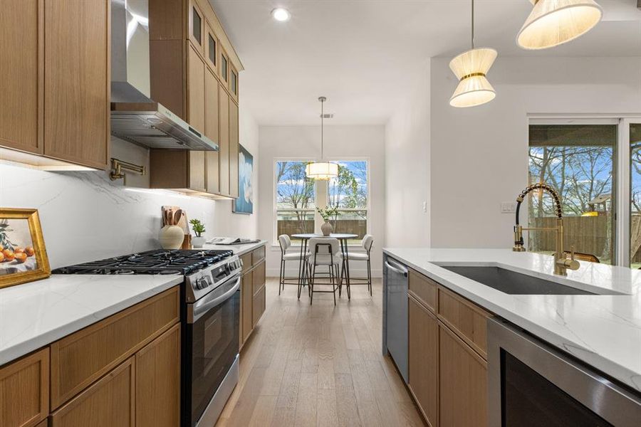 Furnished interior view inside a new home in , Dallas (Image 12).