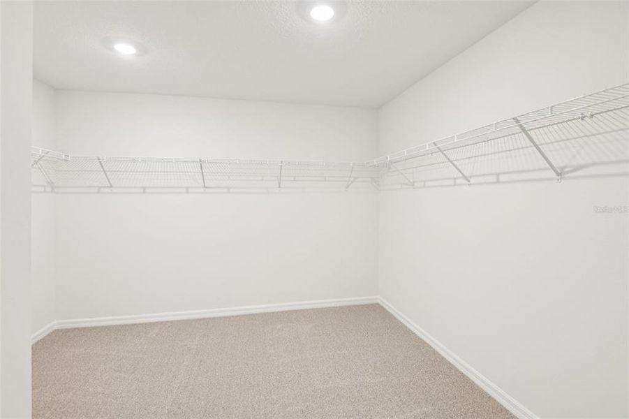 Spacious, unfurnished interior of a new home in Hilltop Vistas, Dade City (Image 28).
