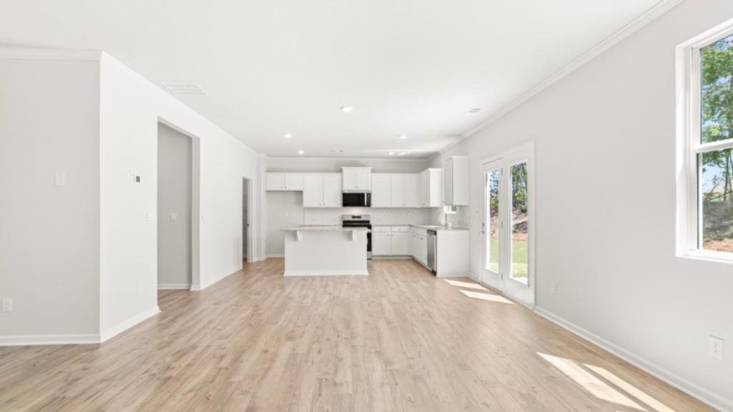 Spacious, unfurnished interior of a new home in Parkside at Carter Grove, Cartersville (Image 12).