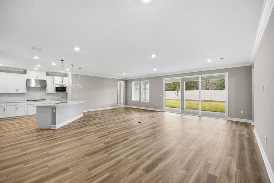 Spacious, unfurnished interior of a new home in Headwaters at Lofton Creek, Yulee (Image 18).