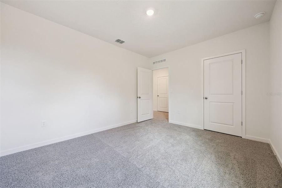 Spacious, unfurnished interior of a new home in Bradbury Estates, Sanford (Image 31).