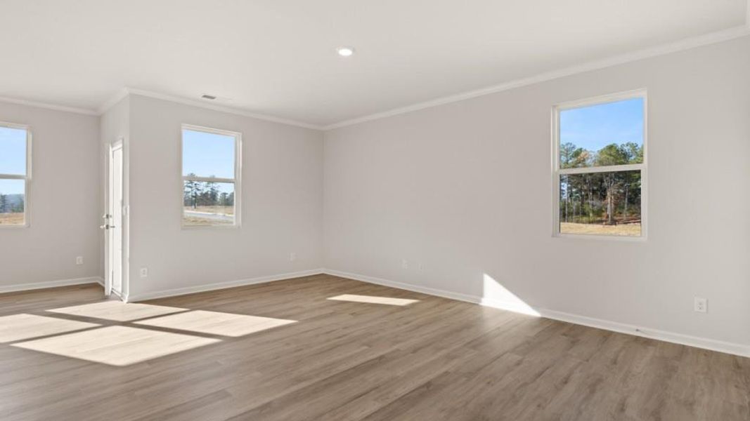 Spacious, unfurnished interior of a new home in Fairway 17 at Mirror Lake, Villa Rica (Image 13).