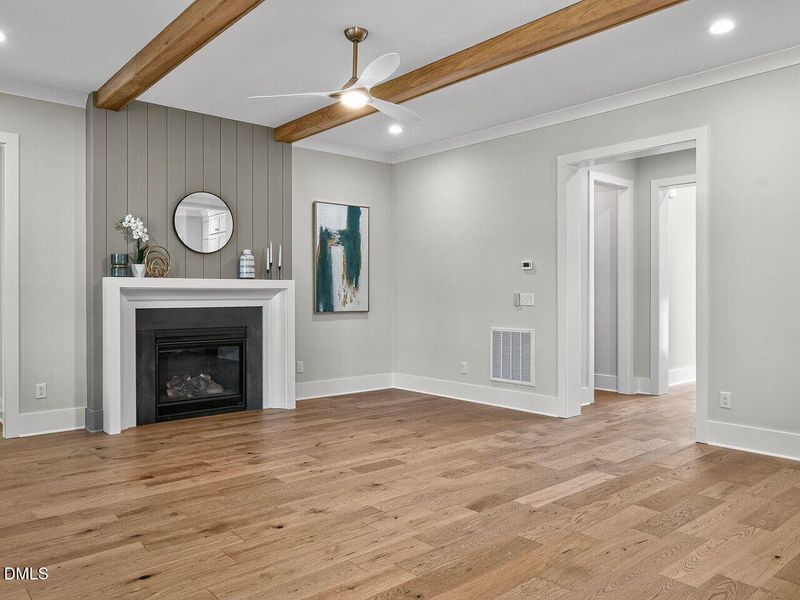 007-1280x960-living-room