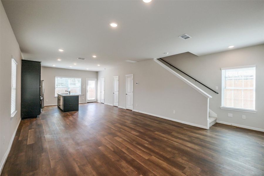 Spacious, unfurnished interior of a new home in , Houston (Image 27).