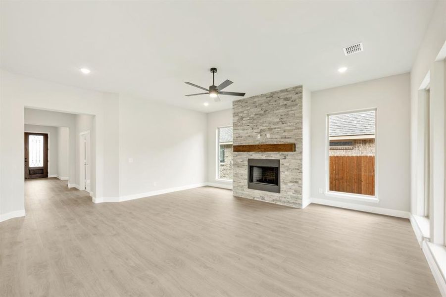 Spacious, unfurnished interior of a new home in Sunset Ridge, Alvarado (Image 20).