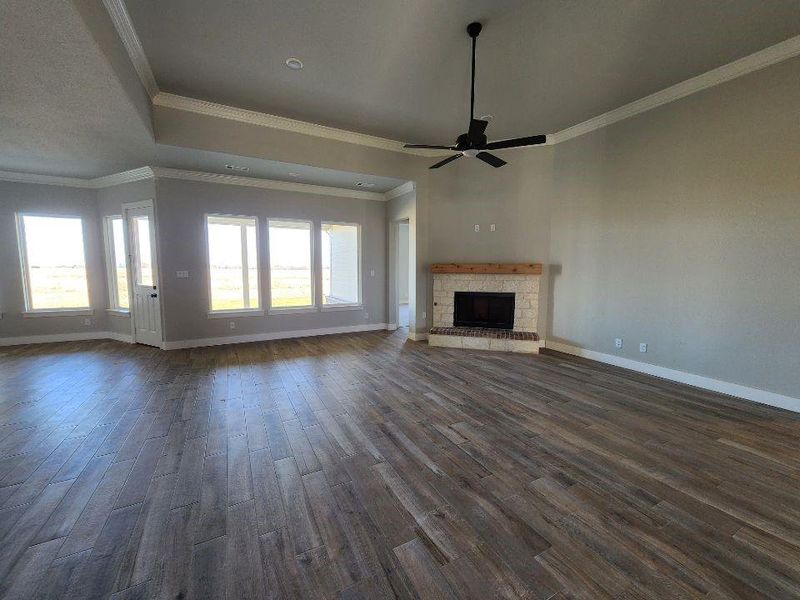 Spacious, unfurnished interior of a new home in Rocky Top, Krum (Image 8).