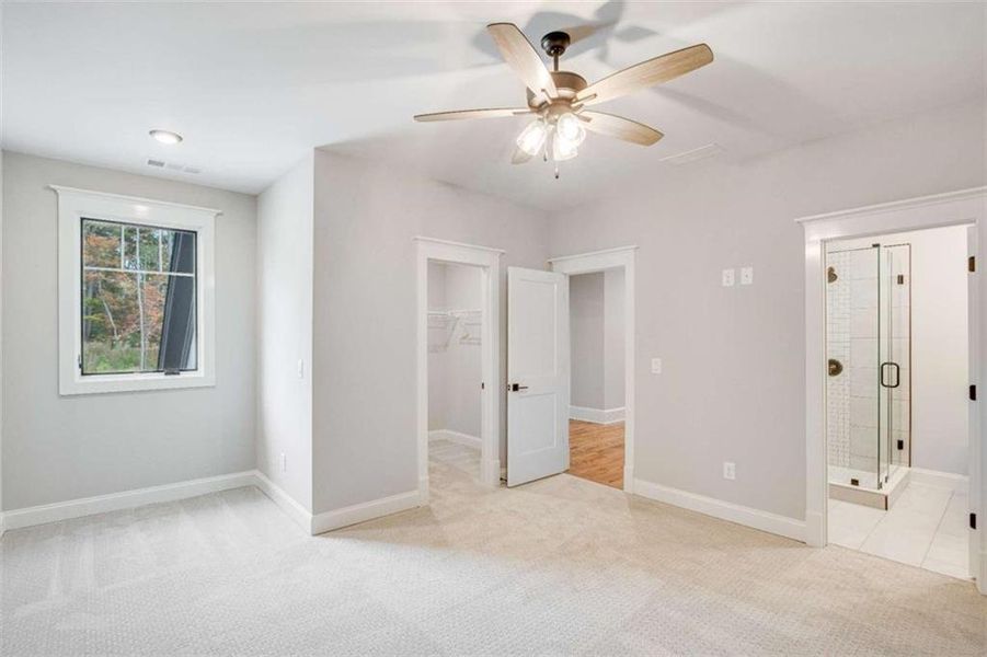 Spacious, unfurnished interior of a new home in , Gainesville (Image 36).