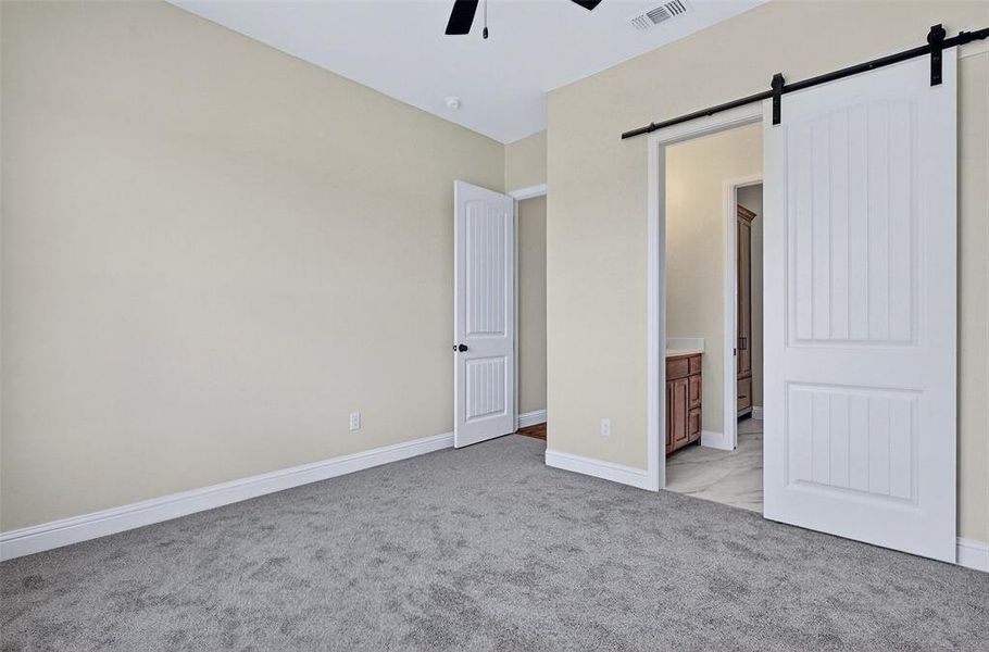 Spacious, unfurnished interior of a new home in , Sherman (Image 29).