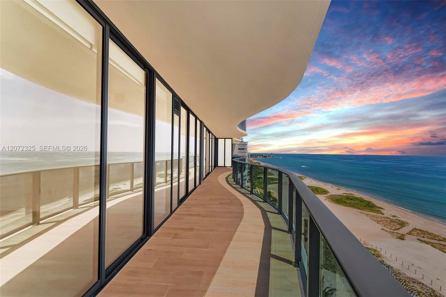 Condo located in Pompano Beach, FL showcasing its design and architecture (Image 3).